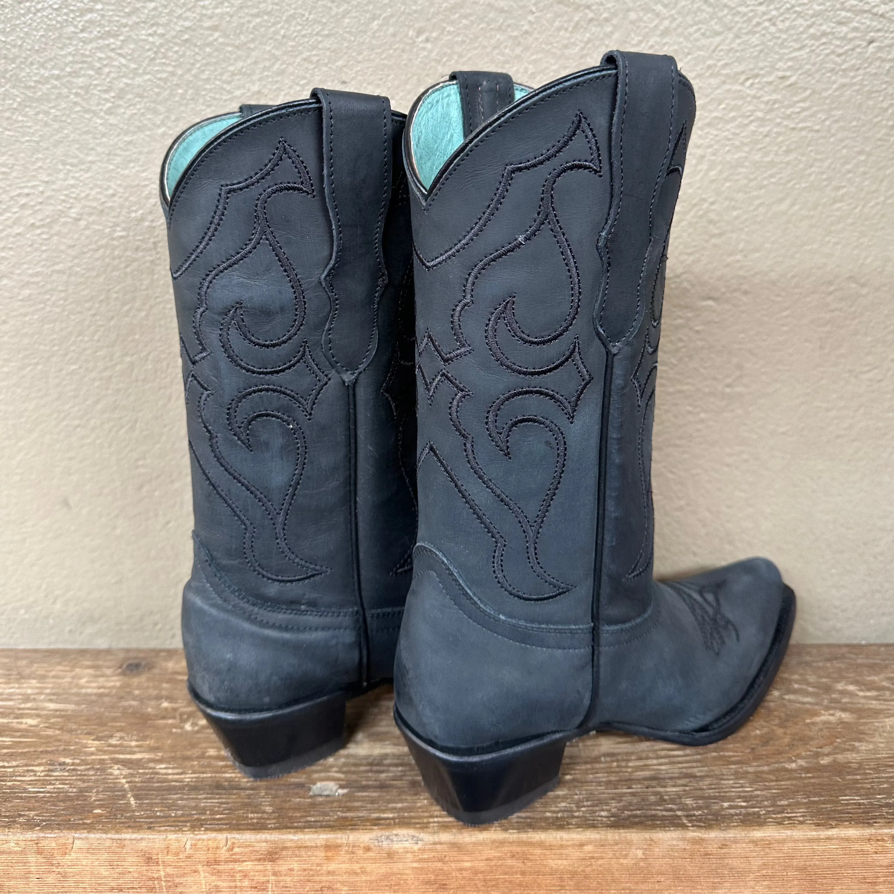 Boot Black Embroidery T0141