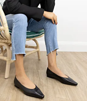 ENNIS Chiselled Skimmer Pump in Black Calf