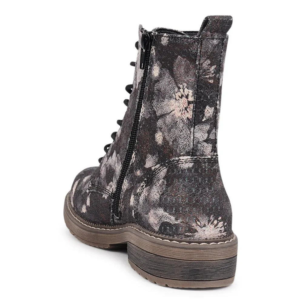 Lace-Up Boots - PINYI40009 / 326 032