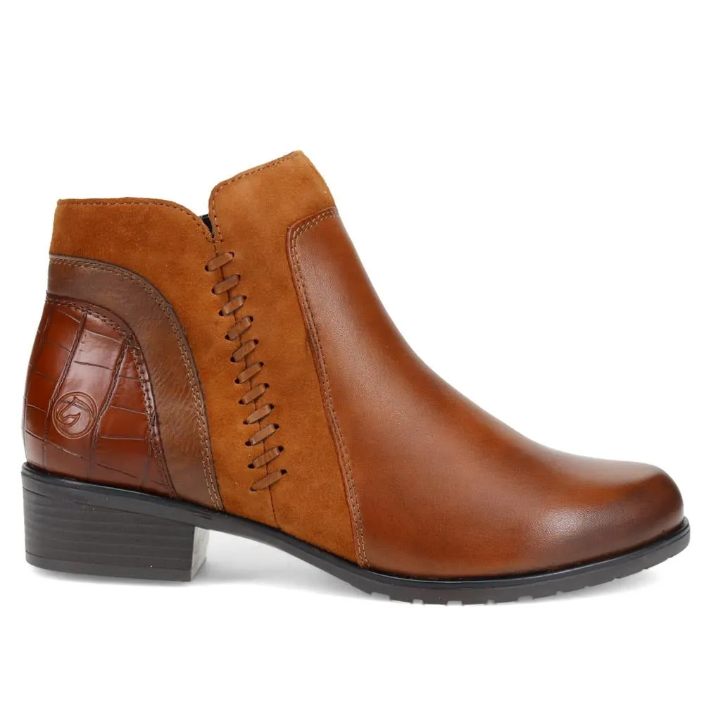 Leather Stitched Ankle Boots - DRS40512 / 326 359