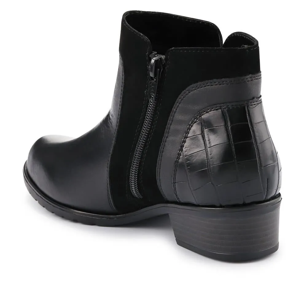 Leather Stitched Ankle Boots - DRS40512 / 326 359