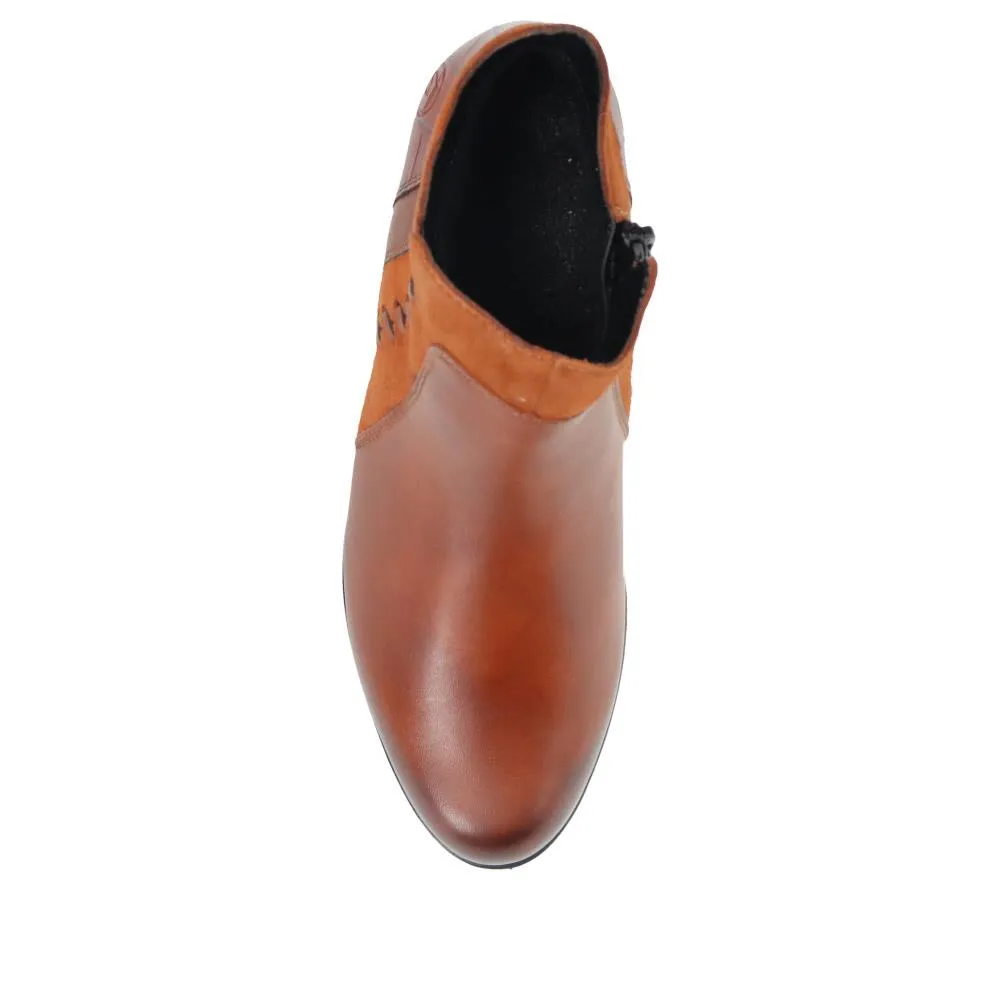 Leather Stitched Ankle Boots - DRS40512 / 326 359