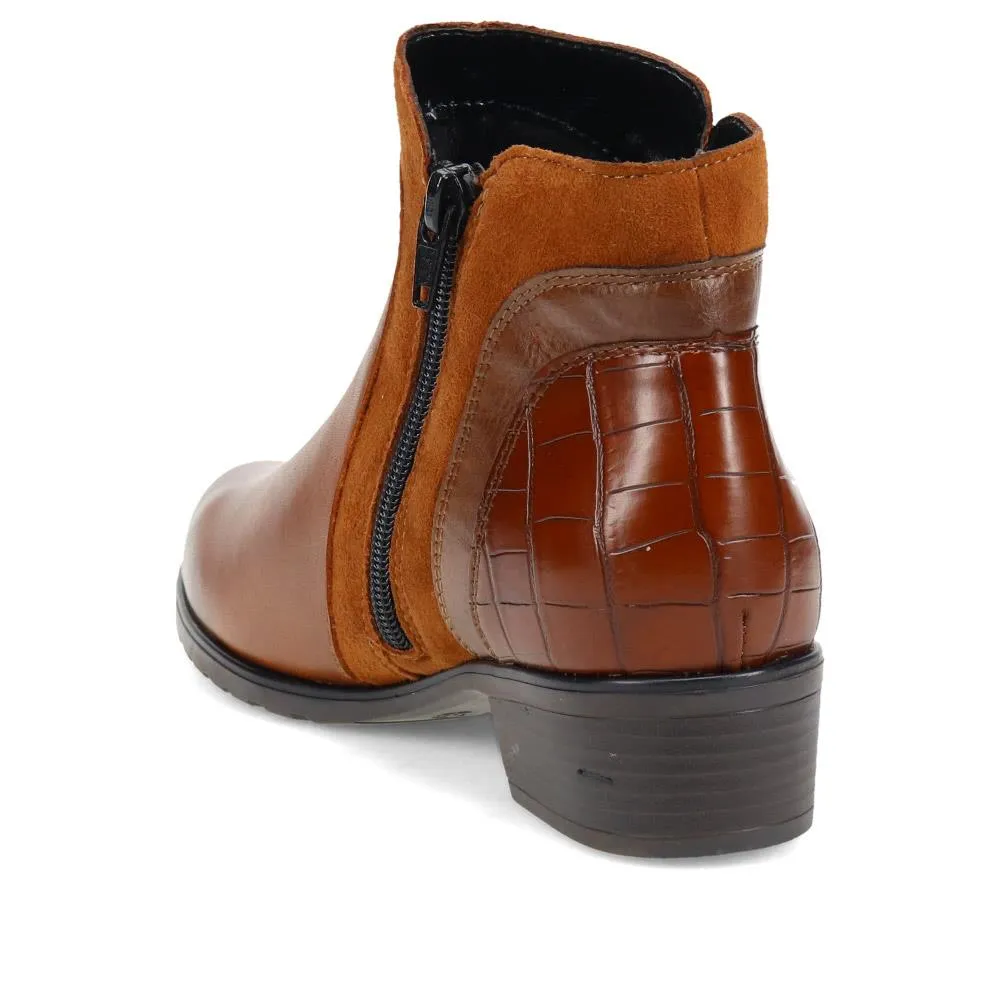Leather Stitched Ankle Boots - DRS40512 / 326 359