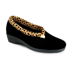 Lunar Women's KLA005 Paloma Leopard Trim Slippers Black