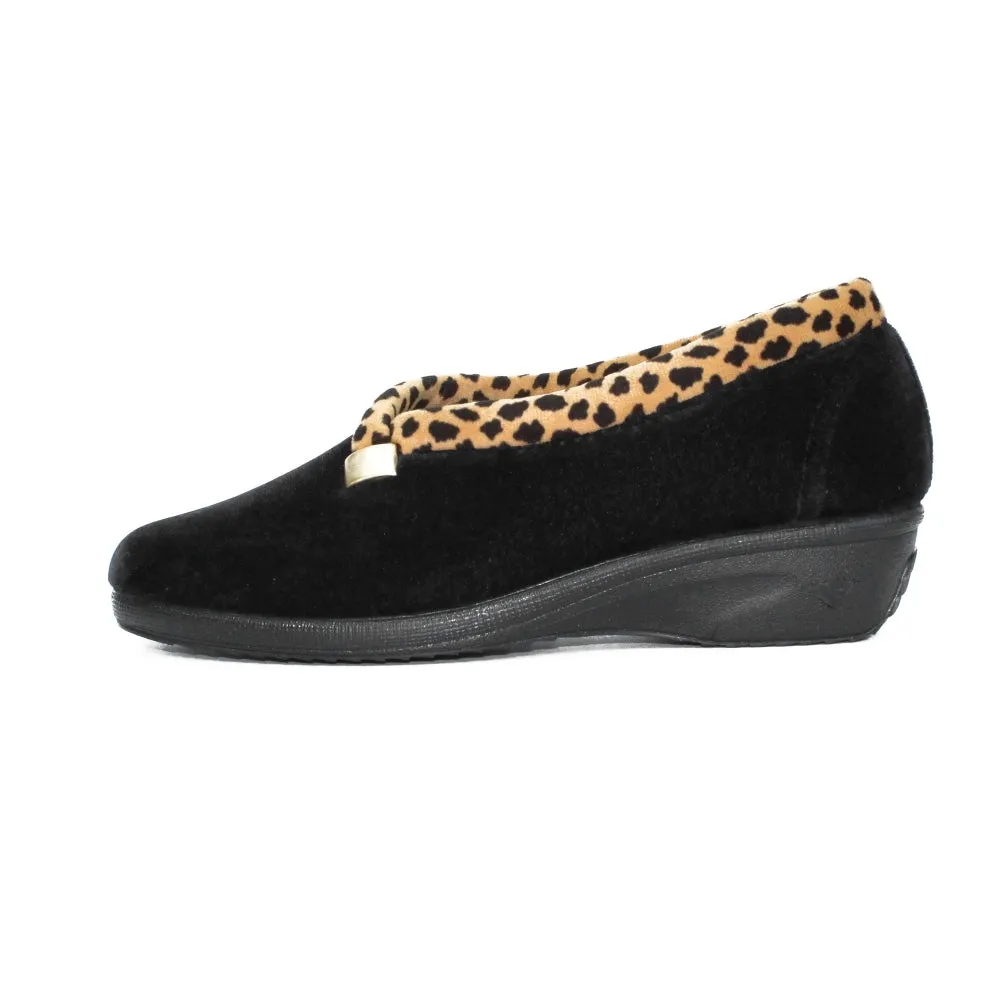 Lunar Women's KLA005 Paloma Leopard Trim Slippers Black